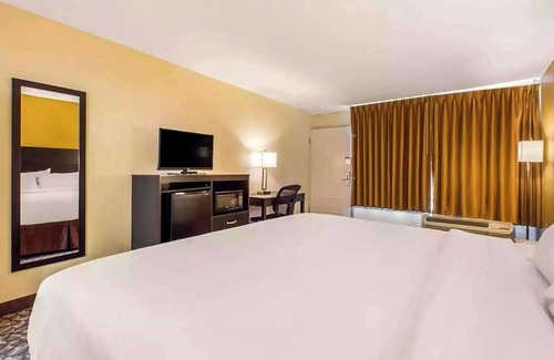Santee Hotel | Ramada by Wyndham Santee I-95