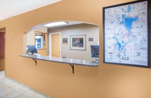 Spirit Lake Hotel | Ramada by Wyndham Spirit Lake/Okoboji