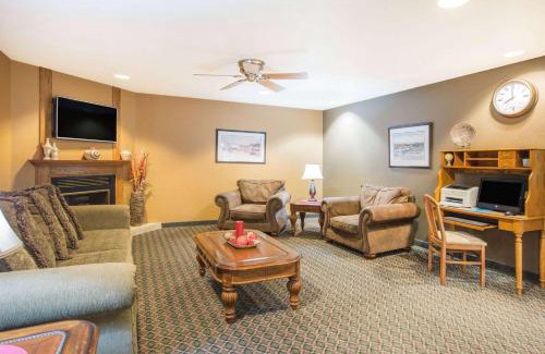 Spirit Lake Hotel | Ramada by Wyndham Spirit Lake/Okoboji