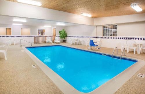 Spirit Lake Hotel | Ramada by Wyndham Spirit Lake/Okoboji
