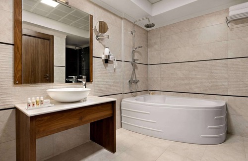 Edremit Hotel | Ramada by Wyndham Van