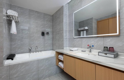 Enshi Hotel | Ramada Encore By Wyndham Enshi Huaxi Valley