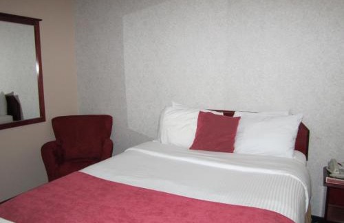 100 Mile House Hotel | Ramada Limited 100 Mile House