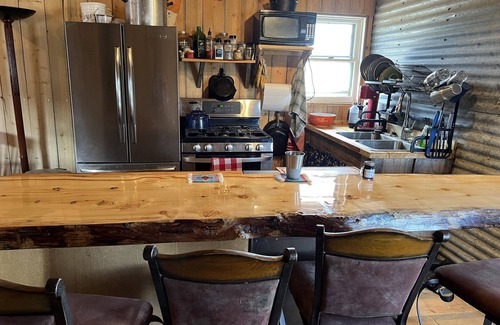 Dubois Cabin | RamsHorn Peak Cabin + 15 Acres, Great view, Animal friendly.