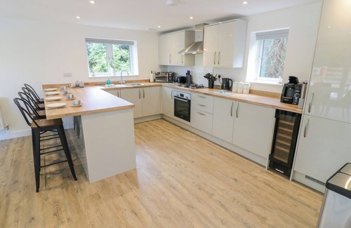 Cow Honeybourne Cottage | RANCH COTTAGE, family friendly, with pool in Honeybourne