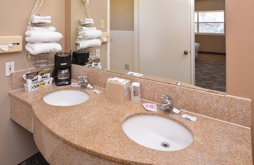 Sweetwater Hotel | Ranch House Motel