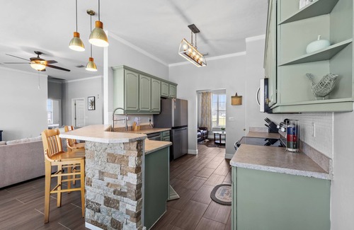 High Springs House | Ranch House w/Pools, Pickleball, Sand Volleyball 10 mins to Springs