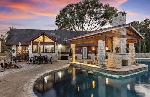 Cypress House | Ranch Style Paradise * Resort Style Pool *