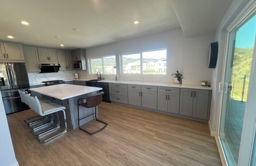 Chatsworth House | Rancho del Cielo, mordern, luxurious hilltop retreat with stunning canyon views