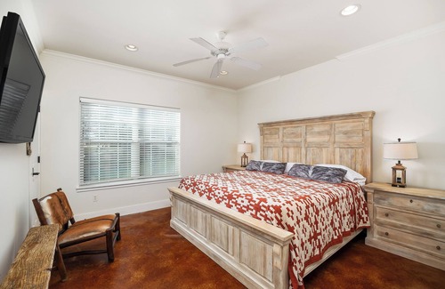 Raymondville Resort | Rancho Los Alacranes- Large Retreat Venue in the Rio Grande Valley- sleeps 41