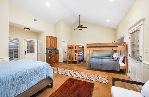 Raymondville Resort | Rancho Los Alacranes- Large Retreat Venue in the Rio Grande Valley- sleeps 41