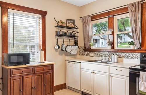 Washington House | Rand House in WashMO - close to Purina & winery shuttle