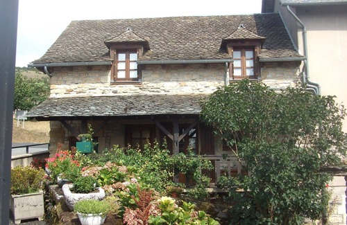 Castelnau-de-Mandailles House | Randonnée portes de l'Aubrac Vue sur Lac, Vallée du lot, 4 pers, (2 bedrooms)