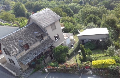 Castelnau-de-Mandailles House | Randonnée portes de l'Aubrac Vue sur Lac, Vallée du lot, 4 pers, (2 bedrooms)