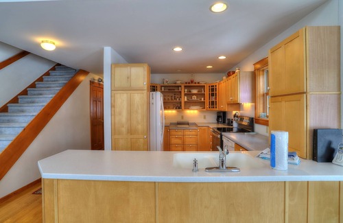 Rangeley House | Rangeley Lake Lodge - On Rangeley Lake with large lawn and walk in area