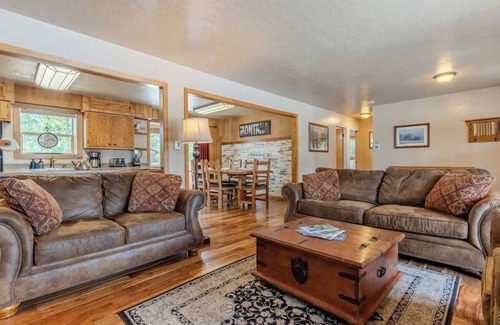 West Yellowstone Cabin | Rangers Retreat Summa