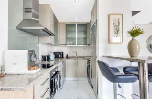 Sandown Apartment | Raphael's Jewel l Luxurious 1-Bed Oasis