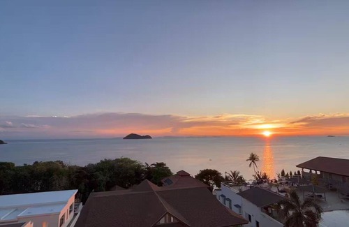 Ko Pha-ngan House | Rare 5BR Oasis - 30m to Sea