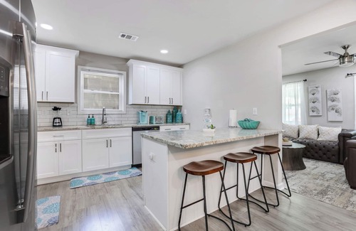 Church Street House | Rare ATL Retreat – Halloween Weekend Open w/Fire Pit, Patio, Backyard+EV Charger