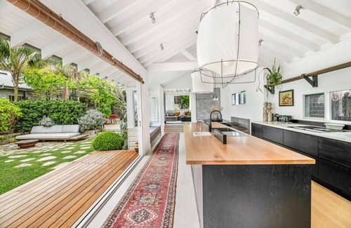 Avalon Beach House | Rare Beachside Gem - North Avalon