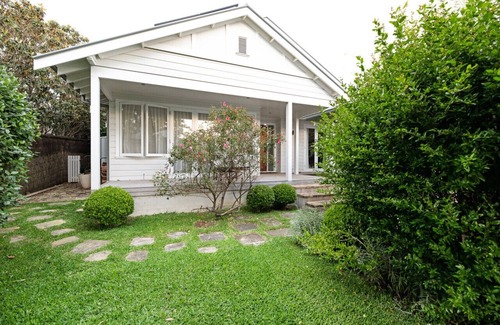 Avalon Beach House | Rare Beachside Gem - North Avalon