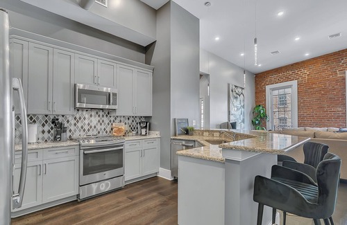 Central Business District Apartment | 📸 RARE! Experience NOLA NOT Found in a HOTEL! 2 Personal Balconies| 3 Beds+Queen Sleeper Sofa📸