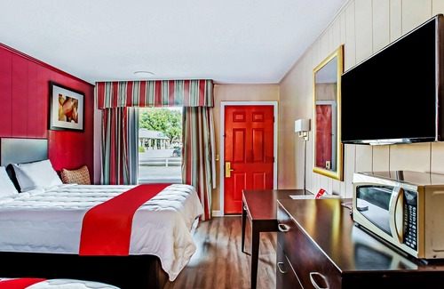 Ridgeland Hotel | Rare Find! Free Parking, Near Blue Heron Nature Center and Harold Turpin Park