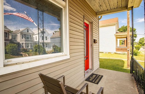 St. Bernard House | Rare Find! Sleeps 16 w/9 Beds, 6BR + WIFI!