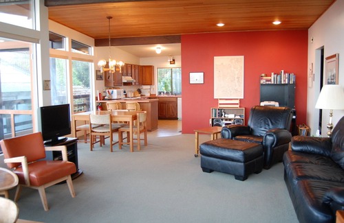 Hansville House | Rare Find - Waterfront Beal Beach House-Private Beach/Majestic View