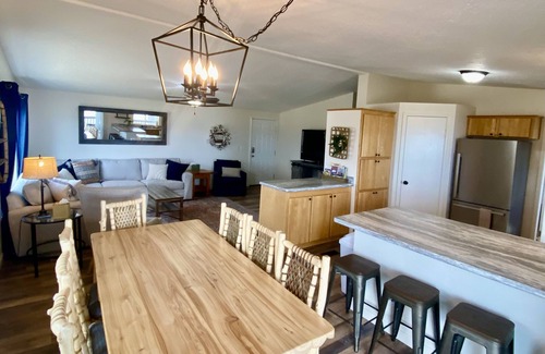 Ennis House | RARE! Fresh & Updated Lake House in Southwest Montana- Central to key locations!