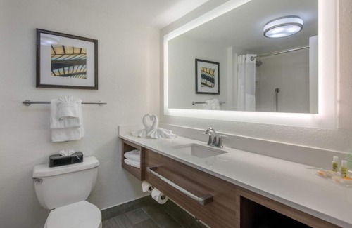 Savannah Hotel | Rare Gem! Explore Orlando Vineland Premium Outlets! 2 Modern Units! Free Parking