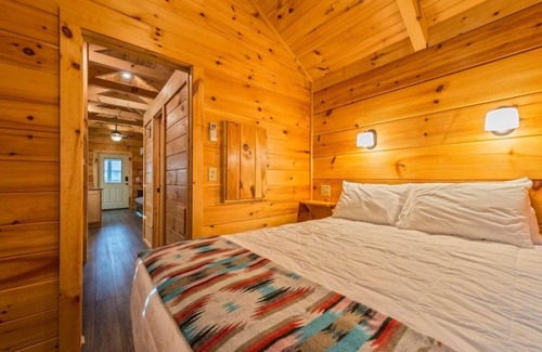 Bryan Cabin | Rare Gem! Full Kitchen, Pool, Pets Allowed, Near Hildebrand Equine Complex