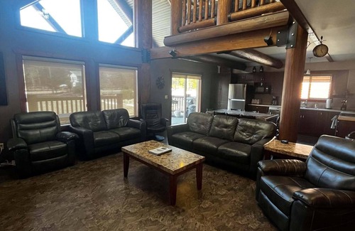 Valemount House | Raven Cabin Vacation Rental