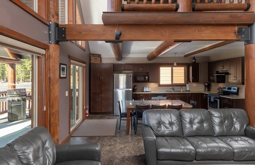 Valemount House | Raven Cabin Vacation Rental