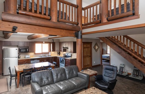 Valemount House | Raven Cabin Vacation Rental