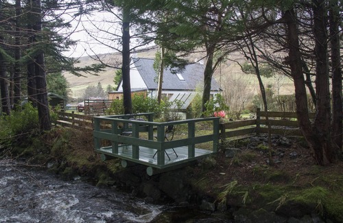 Isle of Skye Cottage | Raven Cottage in beautiful Glen Eynort near Carbost. 3 bedrooms, 6 people.