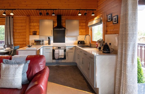 Rockcliffe Cottage | Ravens Craig - a lodge that sleeps 6 guests in 3 bedrooms