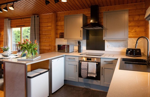 Rockcliffe Cottage | Ravens Craig - a lodge that sleeps 6 guests in 3 bedrooms