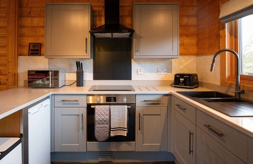 Rockcliffe Cottage | Ravens Craig - a lodge that sleeps 6 guests in 3 bedrooms