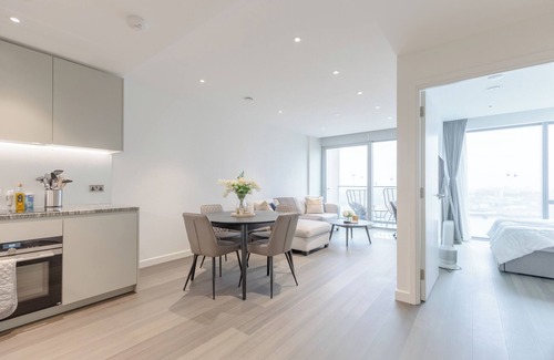 Peninsula Apartment | Ravishing 1BD Flat - 2 minute walk from the O2!