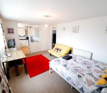 Rayleigh Apartment | Rayleigh Town Centre 2 Bedroom Apartment