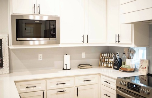 Fayetteville House | Razorback Haven! Walk to Baum & 5 min to Dickson. Brand new property!