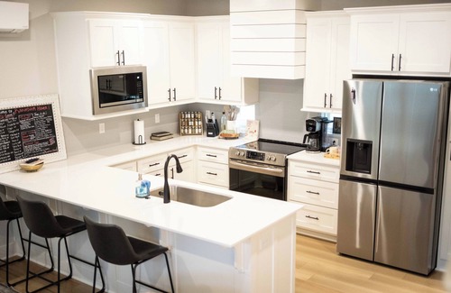 Fayetteville House | Razorback Haven! Walk to Baum & 5 min to Dickson. Brand new property!