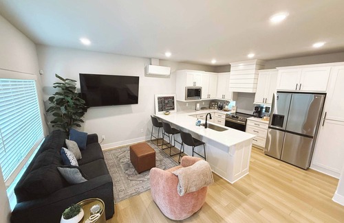 Fayetteville House | Razorback Haven! Walk to Baum & 5 min to Dickson. Brand new property!