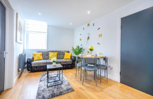 Leeds House | -RC83- For your relaxed,Cosy stay,Free Parking