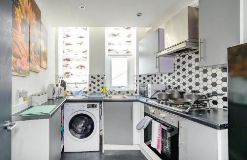 Leeds House | -RC83- For your relaxed,Cosy stay,Free Parking