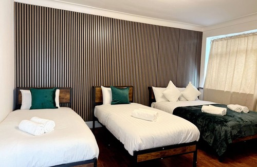 Dudden Hill Hotel | RE-1st Floor Quad Room in Wembley!