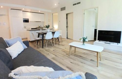 Melbourne Central Business District Apartment | Readyset Apartments at Liberty