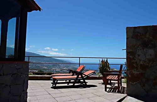 Las Cuevas House | real Canarian finca with great sea and Teide views, pool, barbecue, parking