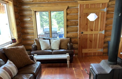 Drummond Cabin | Real log cabin on world famous Rock Creek, MT.